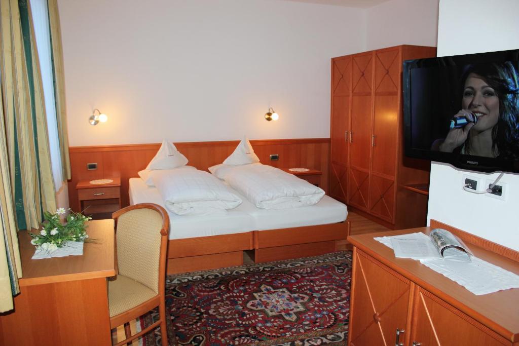 Garni Panoramik Hotel Ortisei Quarto foto